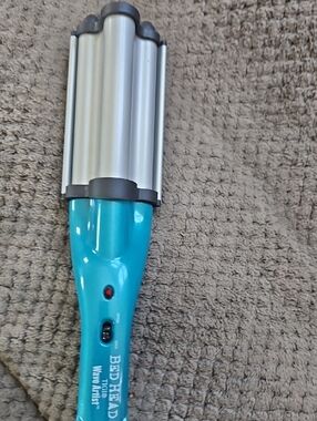 BedHead Turquoise and Silver Triple Barrel Waver